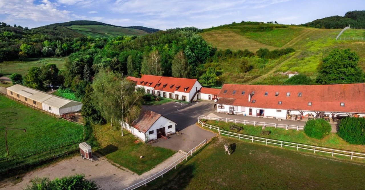 Matyus Udvarhaz Kengyel Fogado Eger Exterior photo